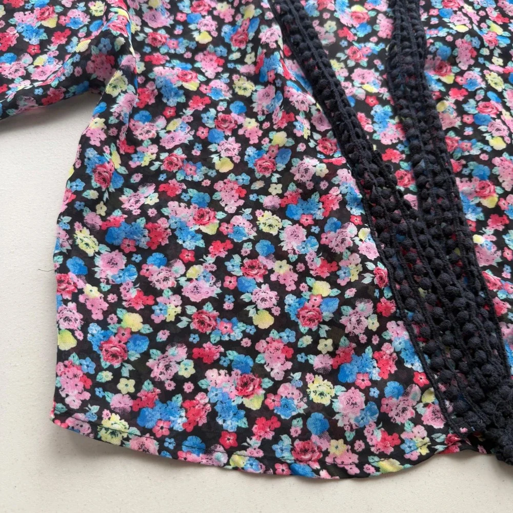 D-Signed Disney Girl's XS 6 Black Pink Floral Boho Crochet Trim Kimono Cardigan‎